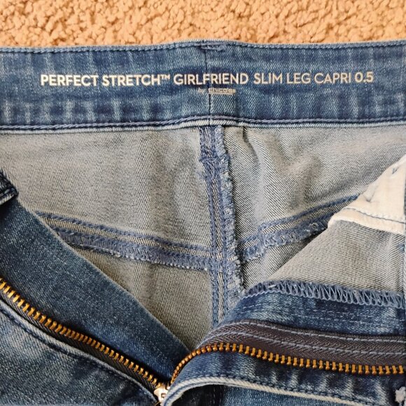 Chico's Girlfriend Capri Slim Leg Jeans .5 - Size 6 - Picture 3 of 8